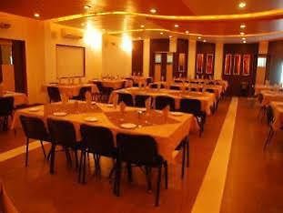 Hotel Indralok Junagadh Dış mekan fotoğraf